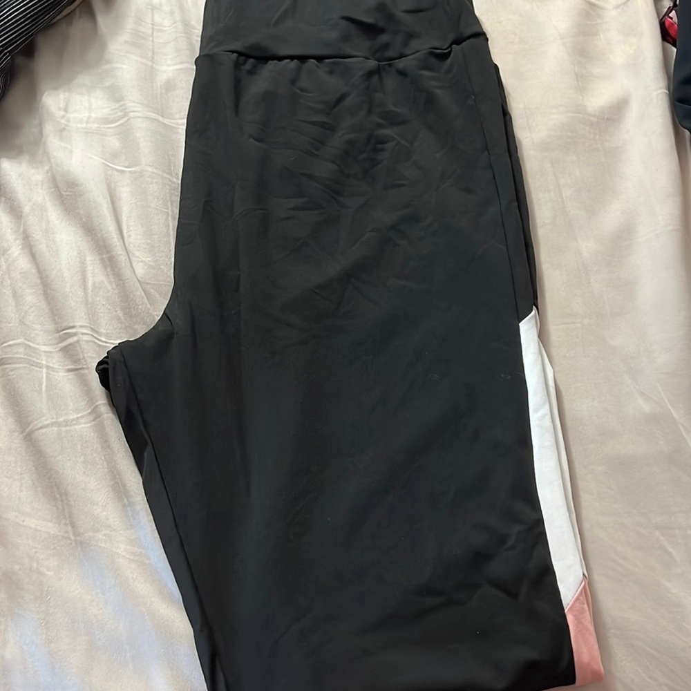 Shein XL leggings - never worn
